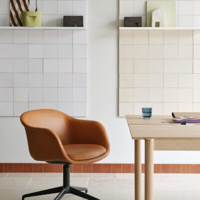 Fiber-conference-armchair-refine-leather-cognac-swivel-base-linear-system-table-oak-110-ridge-planter-15-moss-green-muuto-org