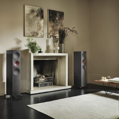 R_Series_lifestyle_R7Meta_TitaniumGlossSpecialEdition-scaled-1